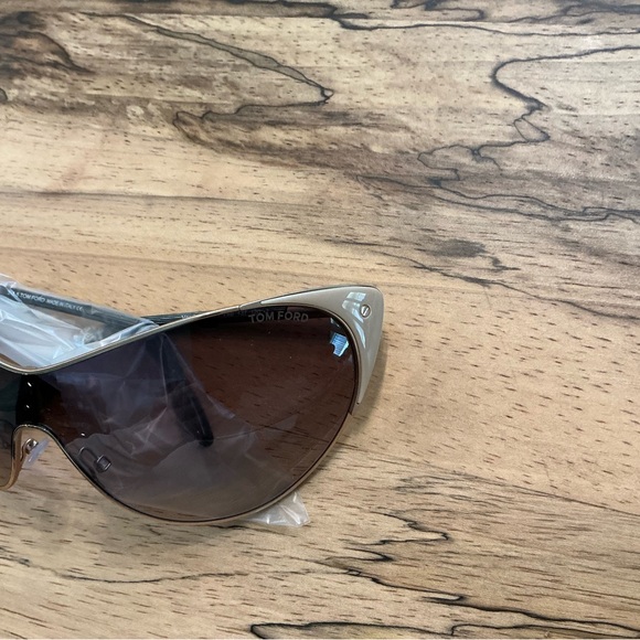 Tom Ford Black Shield Sunglasses Modern Design - Picture 5 of 5